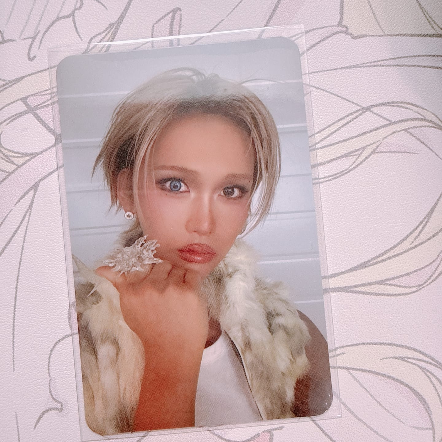 Customer photo review of XLOV "I,God" - Official Photocard [26.05.29]