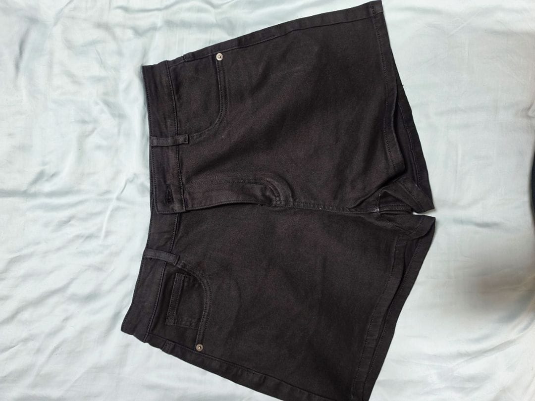 Customer photo review of BW Mid-Waisted Stretch Denim Shorts