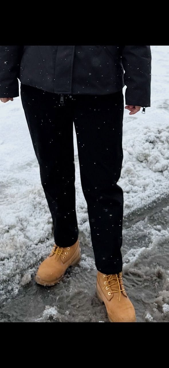 Customer photo review of BW High Waisted Ankle-Length Mom Denim Jeans