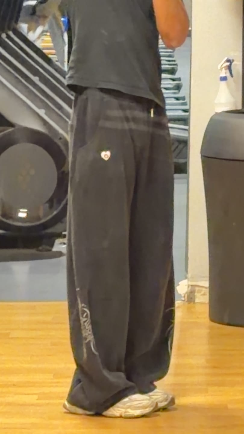 Customer photo review of Aelfric Eden Blade Baggy Barrel Sweatpants