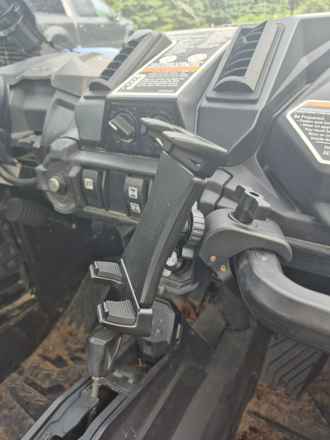 Customer photo review of Universal Phone Holder for 0.6-1.25"/1.5-1.75" Roll Bar