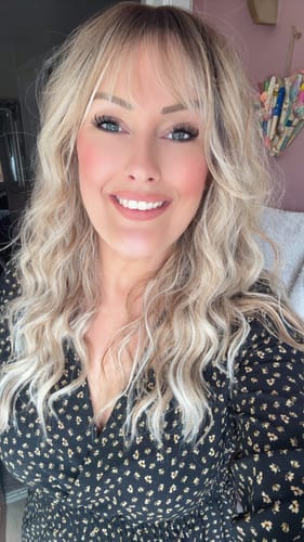 Customer photo review of JBEXTENSION 22 Inches Scalpiana Long Wave Light Mix Blonde 3.5X4 Hard Silky Top Natural Scalp Effect Wig with Bangs OSSIE LIGHT MIX BLONDE
