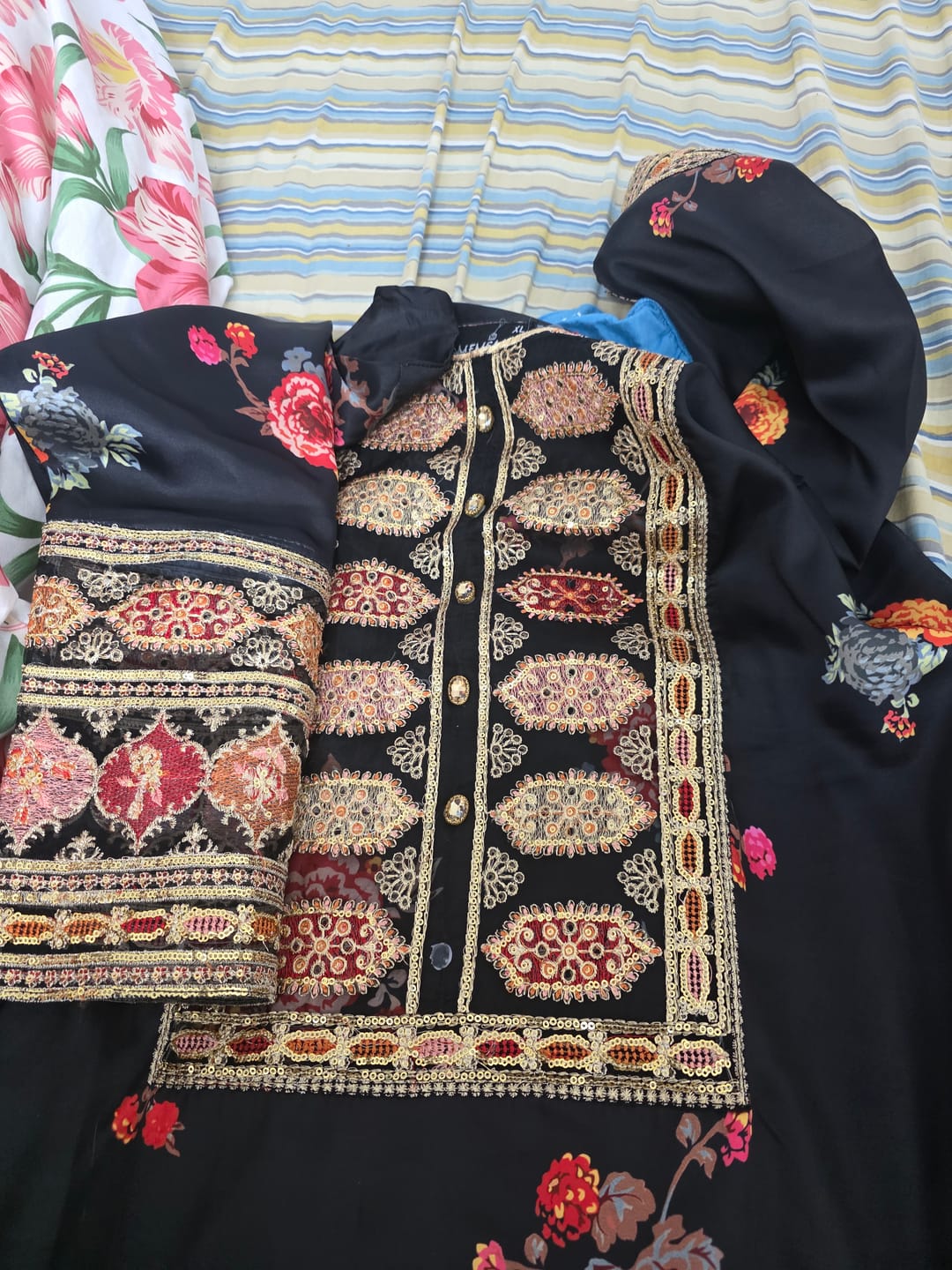 Customer photo review of HK347 - Readymade silk Outfit 2025