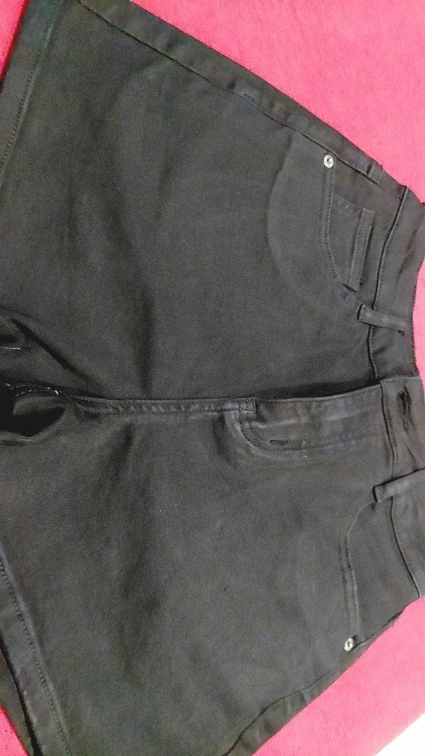 Customer photo review of BW Mid-Waisted Stretch Denim Shorts