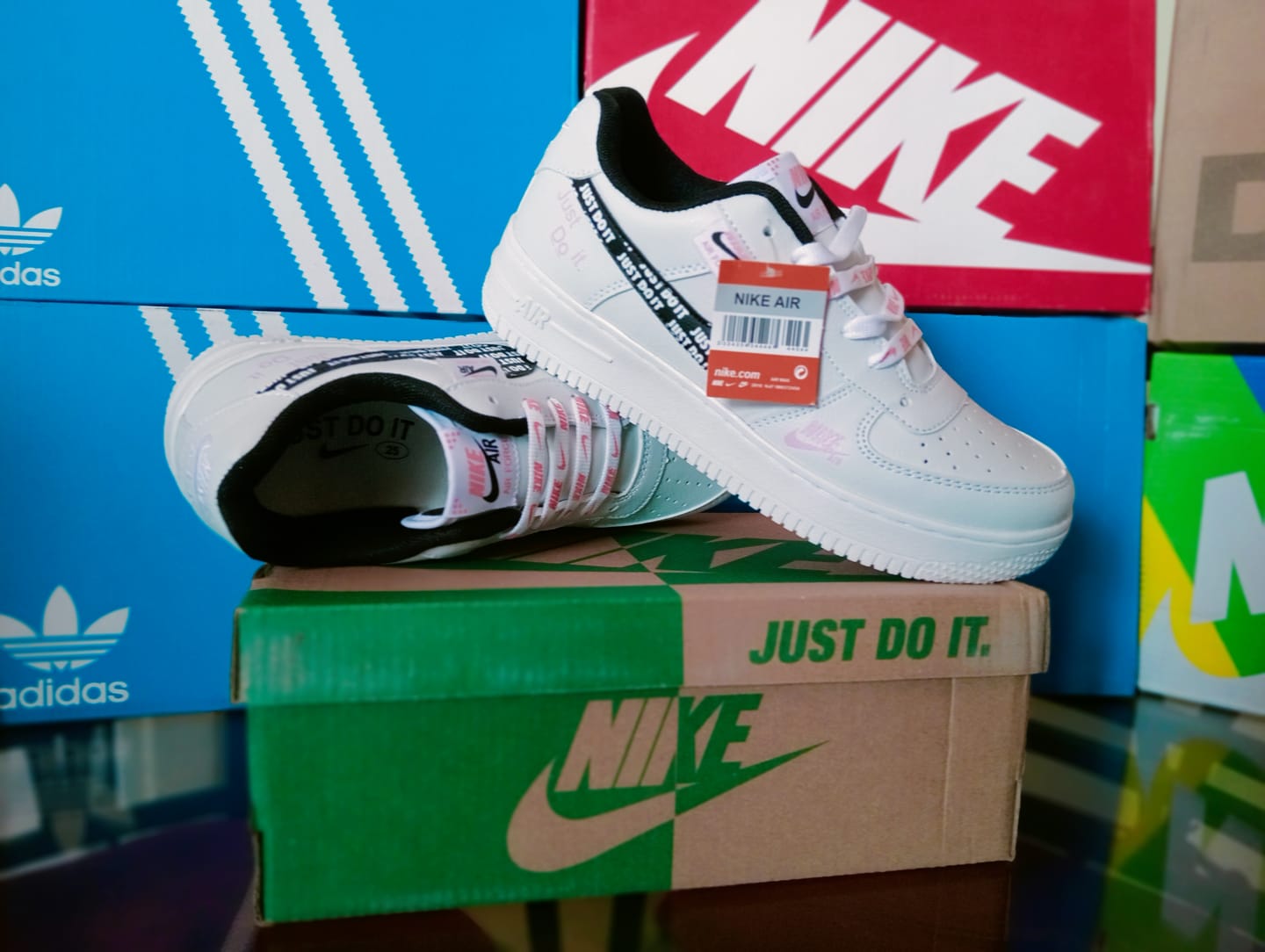 Customer photo review of Tenis 270 Blanco Negro Rosa