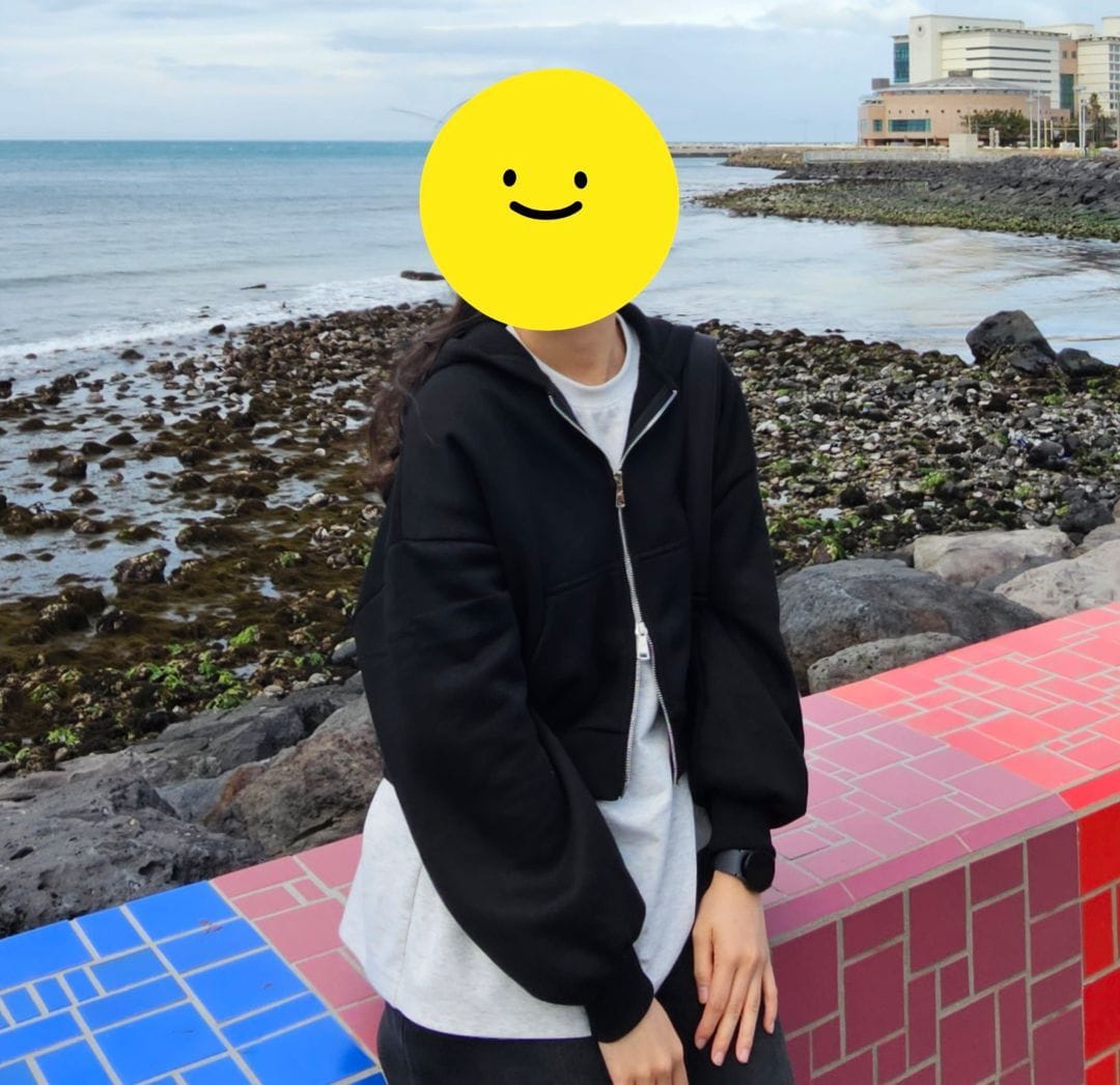 Customer photo review of Cropped Two-Way Zippered Hoodie