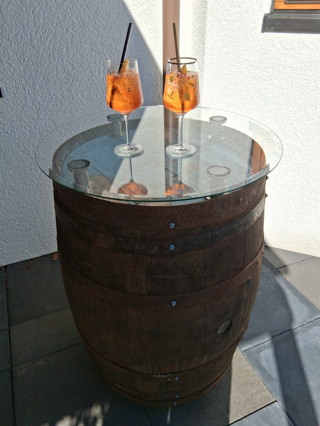 Customer photo review of Glasplatte Tisch Sicherheitsglas für Esstisch, Gartentisch, Weinfass - Rund