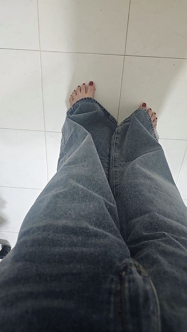 Customer photo review of Wide Leg Mid-Waisted Ankle Length Denim Jeans