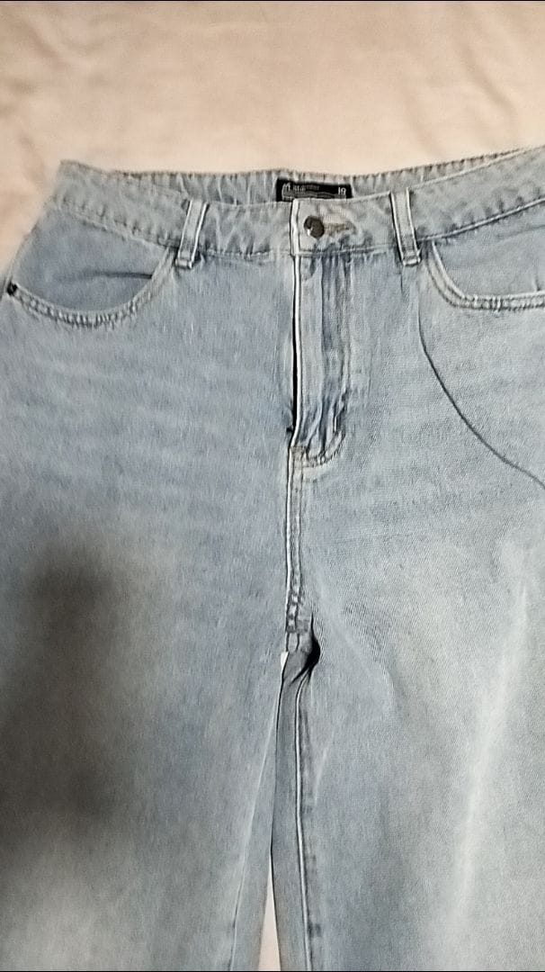 Customer photo review of Wide Leg Mid-Waisted Ankle Length Denim Jeans