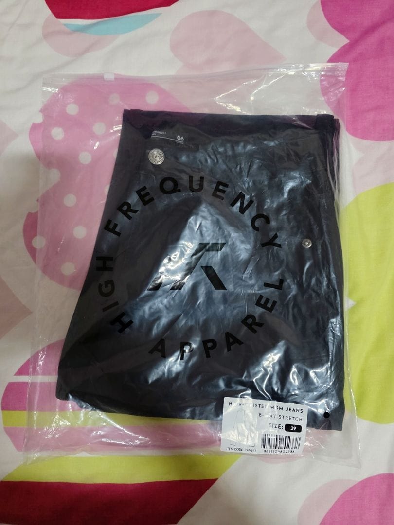 Customer photo review of BW High Waisted Ankle-Length Mom Denim Jeans