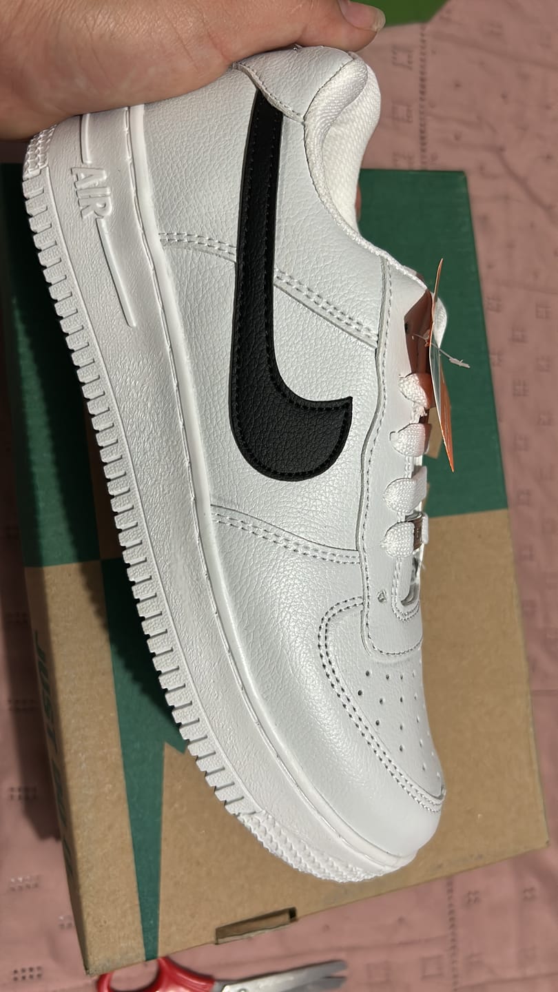 Customer photo review of Tenis 270 Blanco Negro
