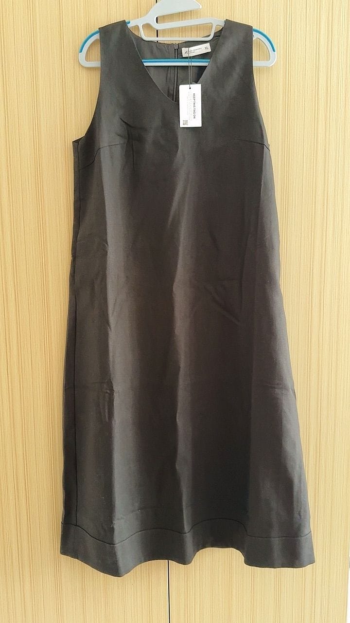 Customer photo review of V-Neck Linen Sleeveless Midaxi Dress With Back Slit