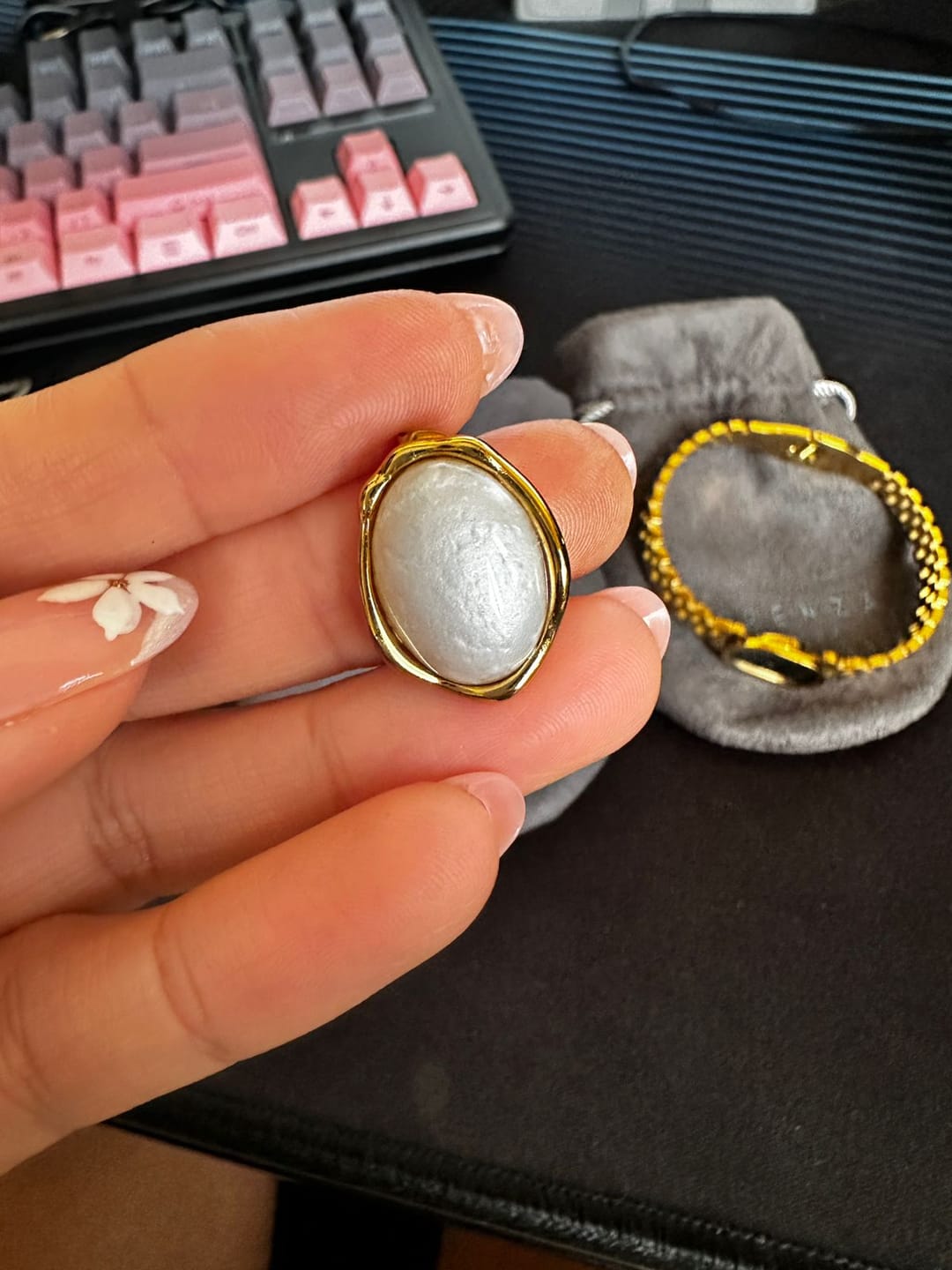 Customer photo review of Par Arete Ovalado Irregular Con Piedra