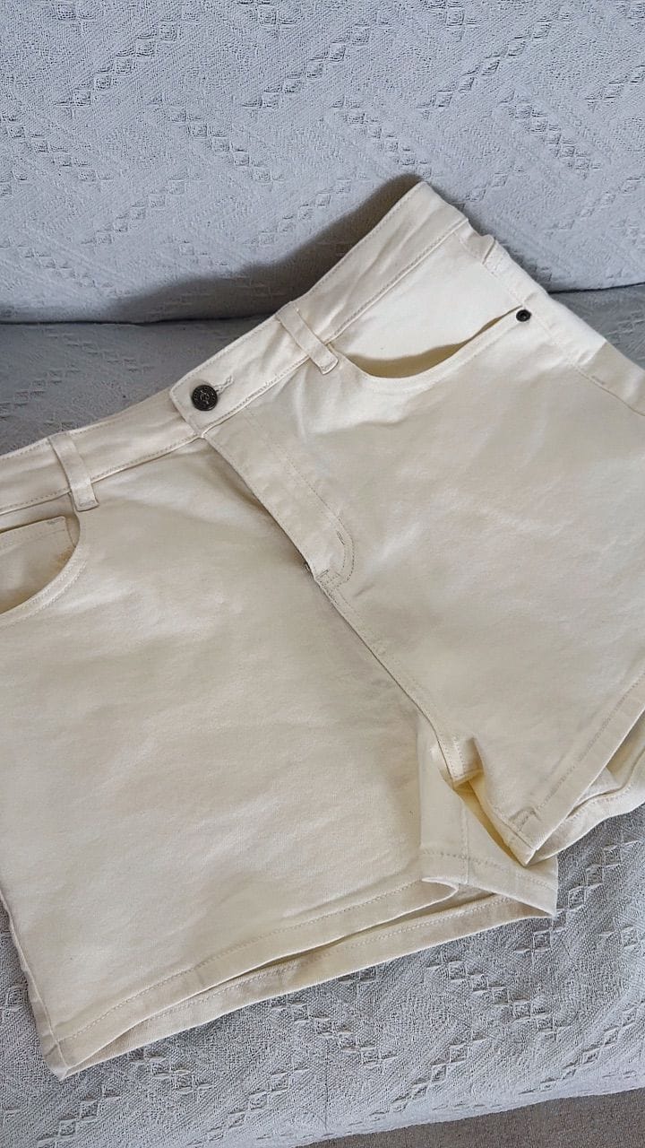 Customer photo review of BW Mid-Waisted Stretch Denim Shorts