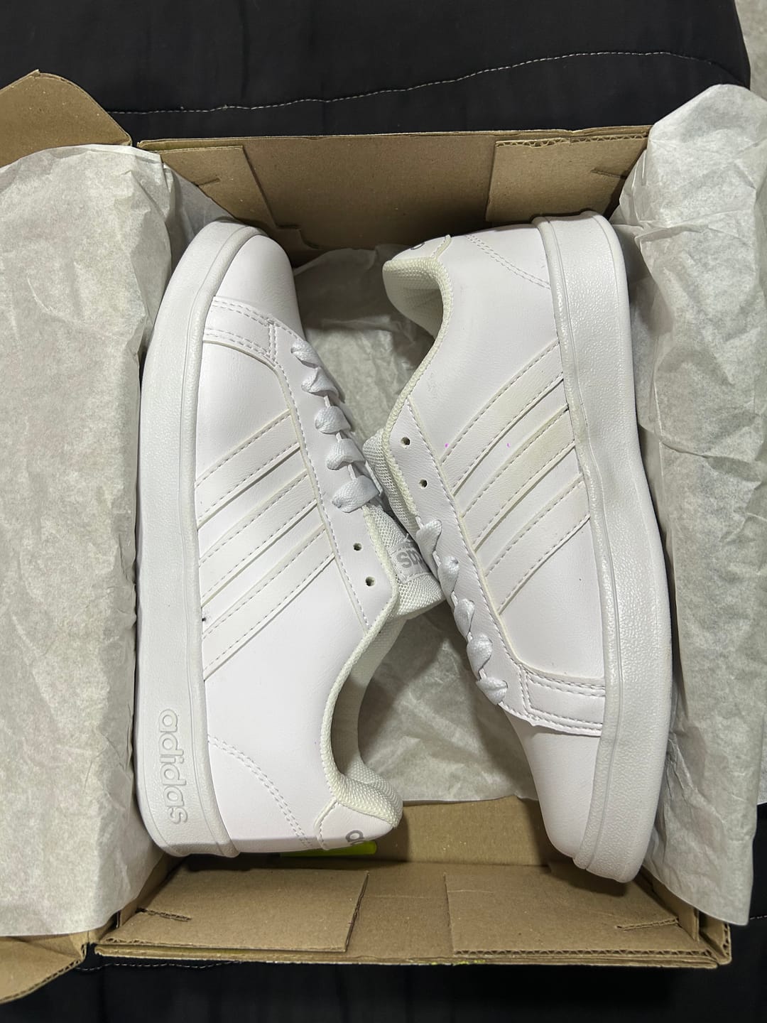 Customer photo review of Tenis Neo Grand Court Blanco Total