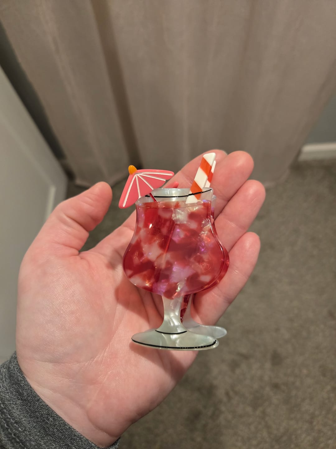 Customer photo review of Midi Daiquiri Hair Claw Clip