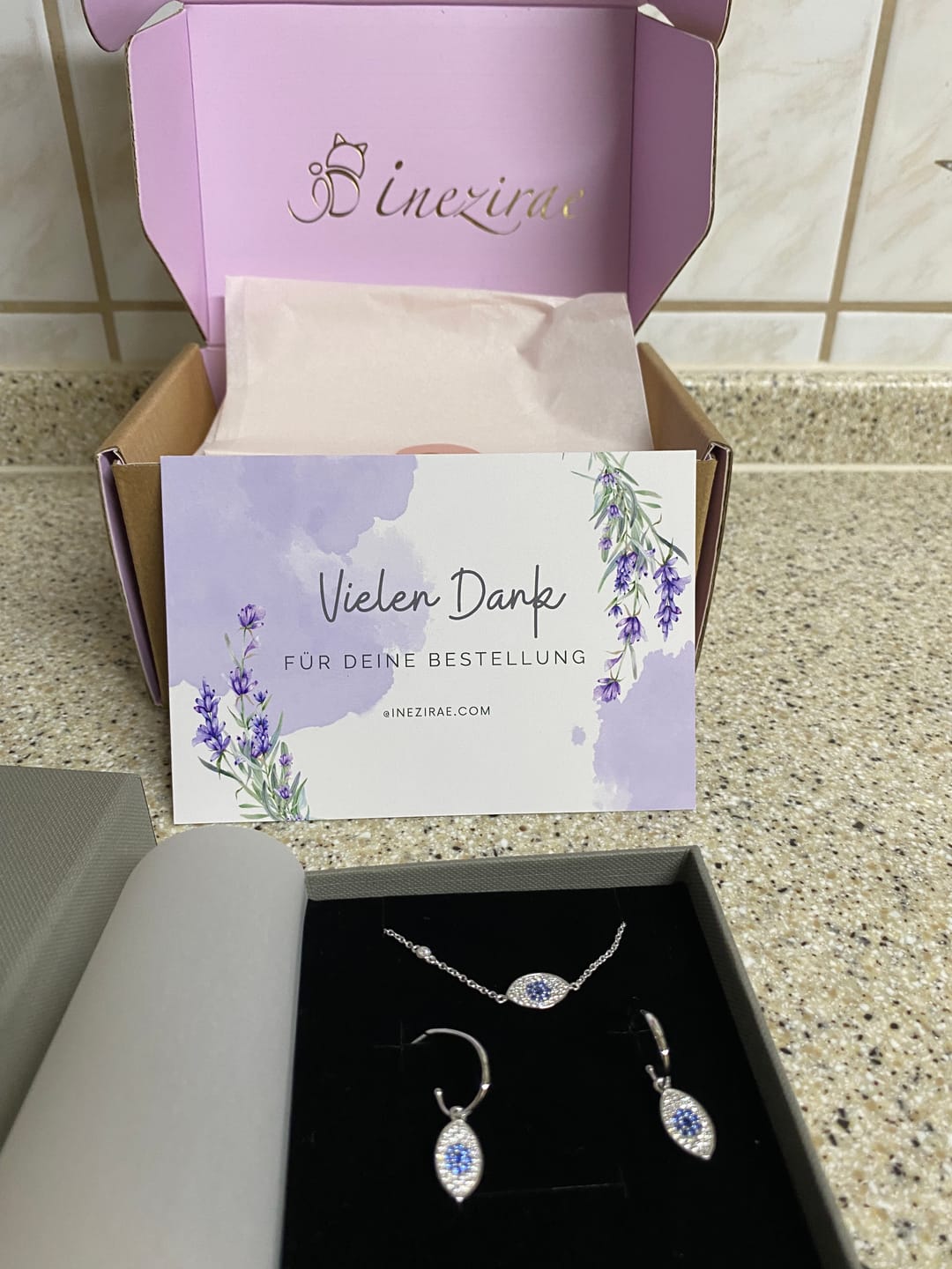 Customer photo review of Das wachsame Auge Armband, oval