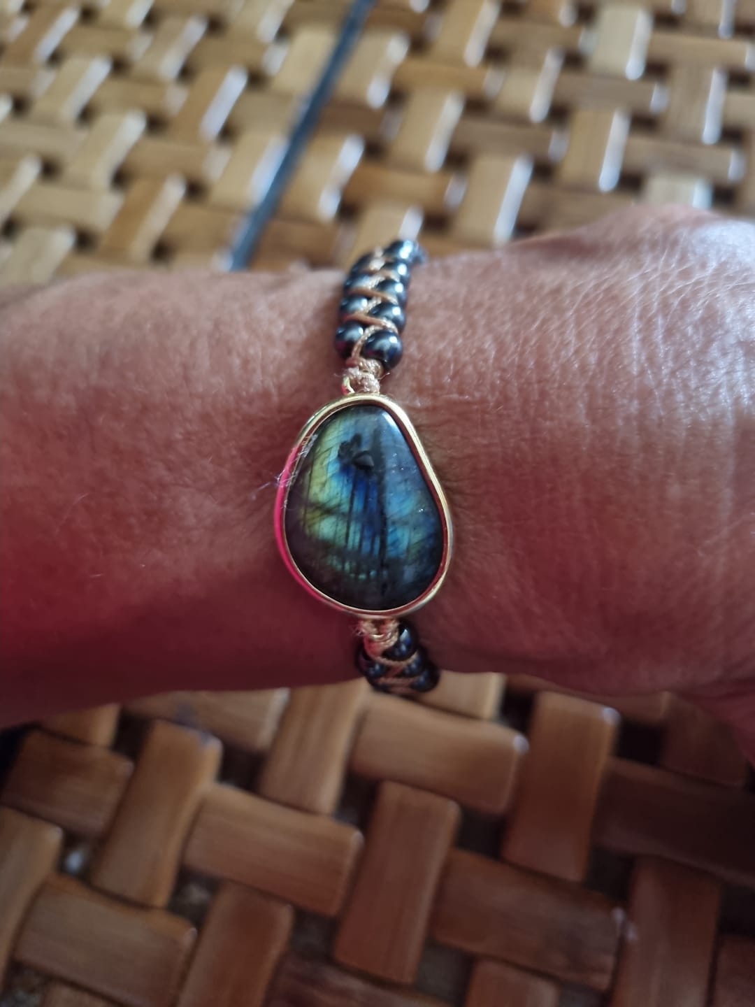 Customer photo review of Bracelet "Oeil Céleste" en Labradorite & Hématite