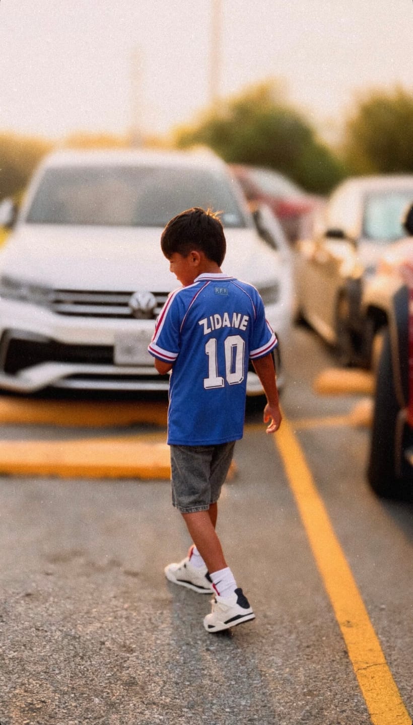 Customer photo review of Zinedine Zidane France 1998 Home Kids Kit – Kit Jersey for Children – | KinderTrikot | Maillot Enfant Soccer Shirt