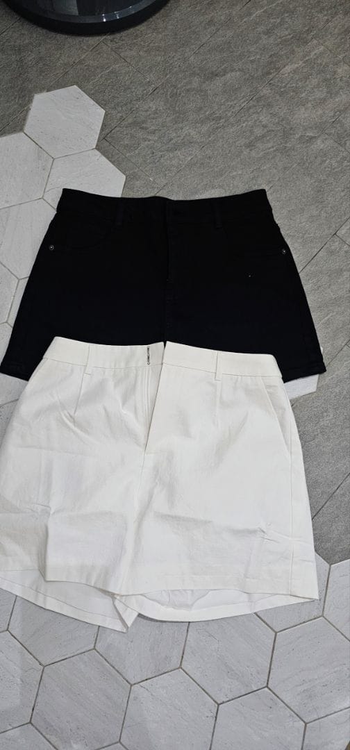 Customer photo review of BW Mid-Waisted Stretch Denim Shorts