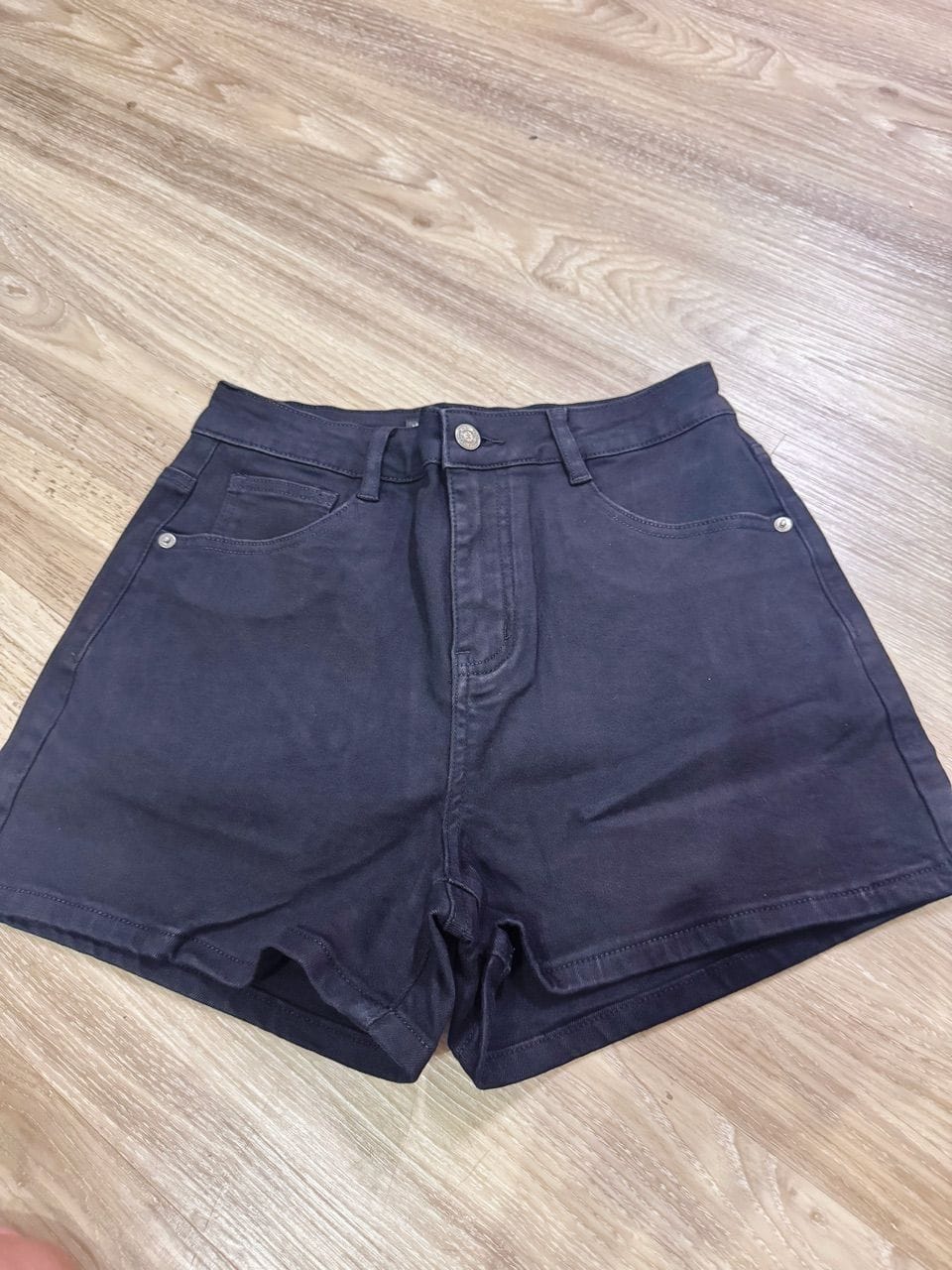 Customer photo review of BW Mid-Waisted Stretch Denim Shorts