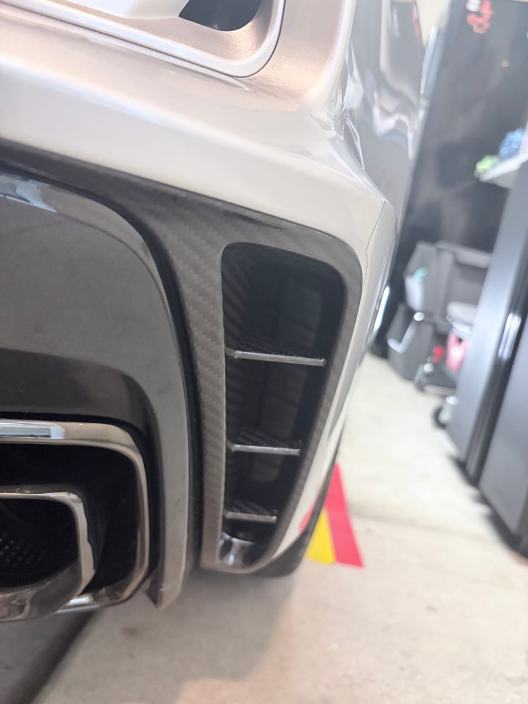 Customer photo review of Chevrolet Corvette C8 Z06 DRY CARBON FIBER Rear Side Vent Cover