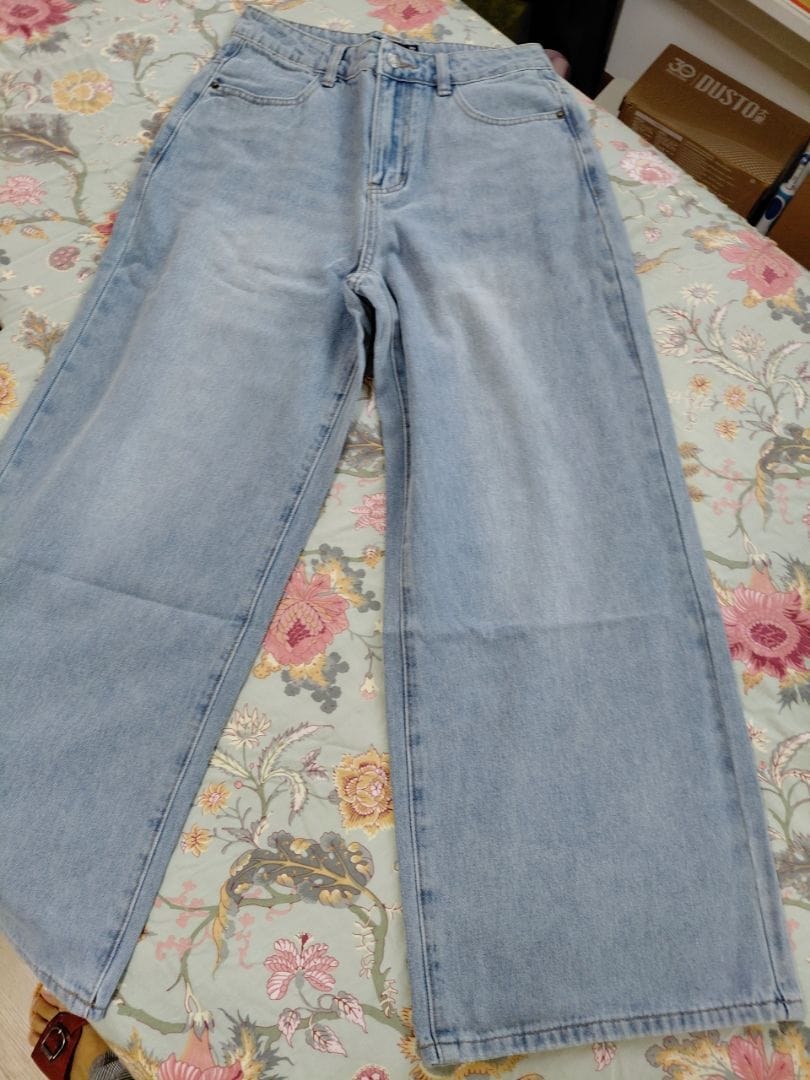 Customer photo review of Wide Leg Mid-Waisted Ankle Length Denim Jeans