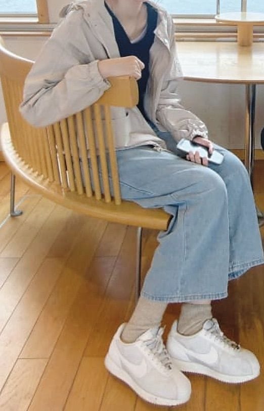 Customer photo review of Wide Leg Mid-Waisted Ankle Length Denim Jeans