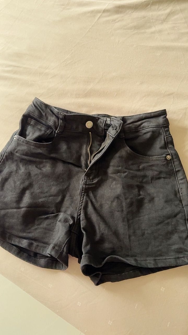 Customer photo review of BW Mid-Waisted Stretch Denim Shorts