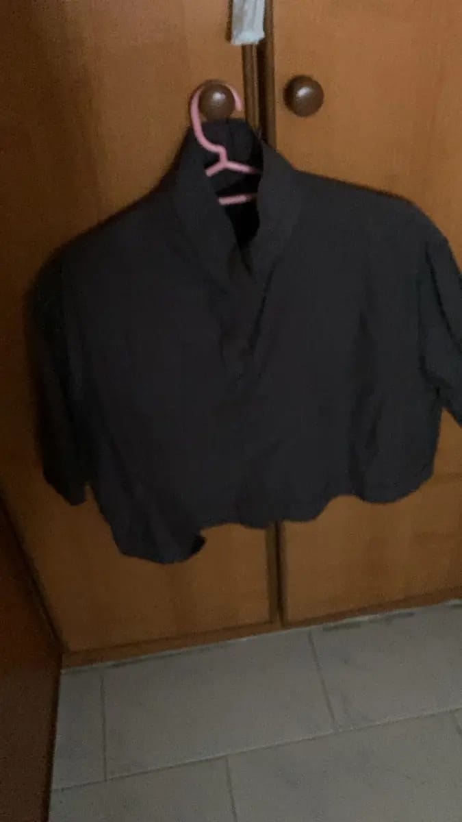 Customer photo review of Relaxed Fit Boxy Crop Shirt
