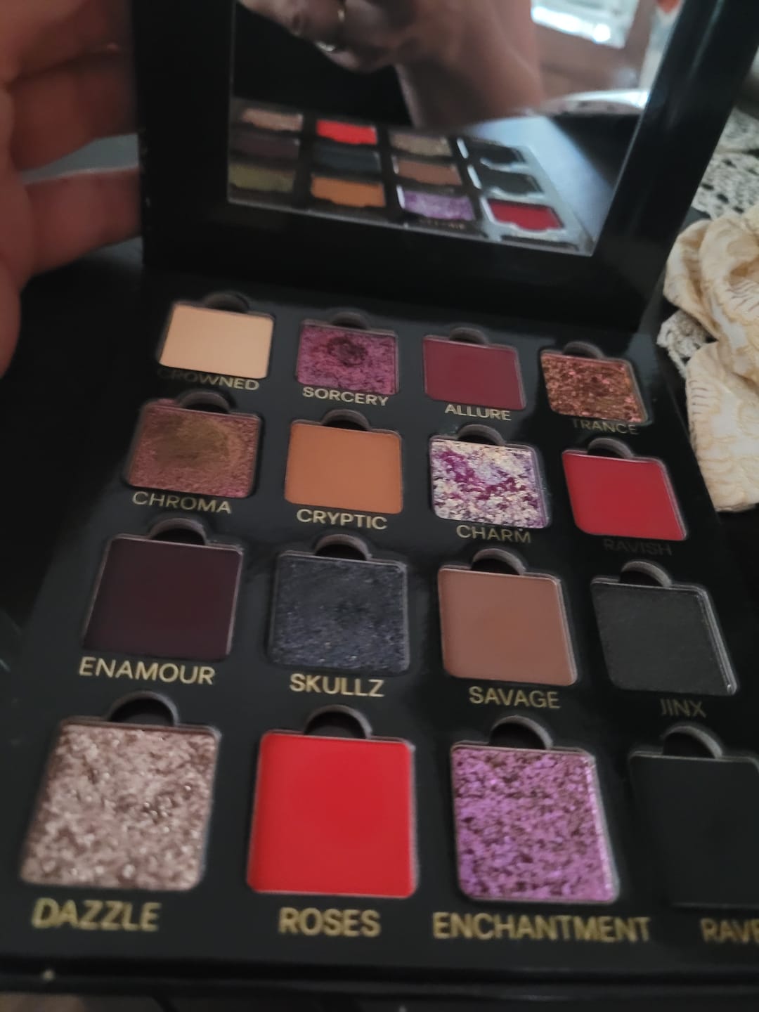 Customer photo review of Skullz & Roses Metallic Multichrome Eyeshadow Palette