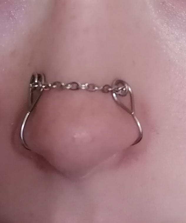 Customer photo review of Handmade Fake Nose Piercing Chain - Non Piercing