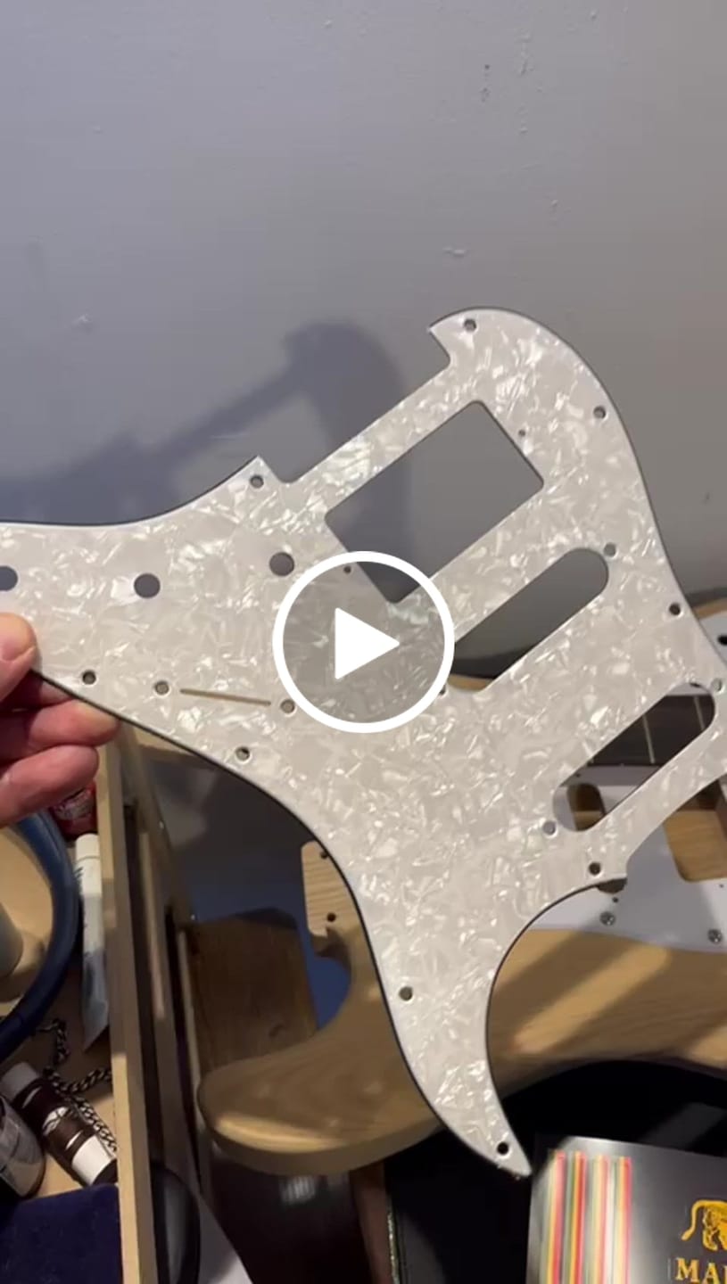 Customer video review of Pickguard - Placa Stratocaster SSH Blanco Perlado