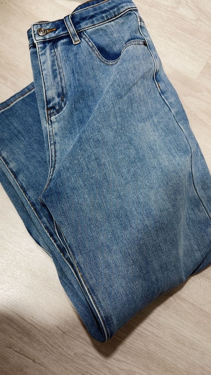 Customer photo review of High Waisted Ankle-Length Mom Denim Jeans