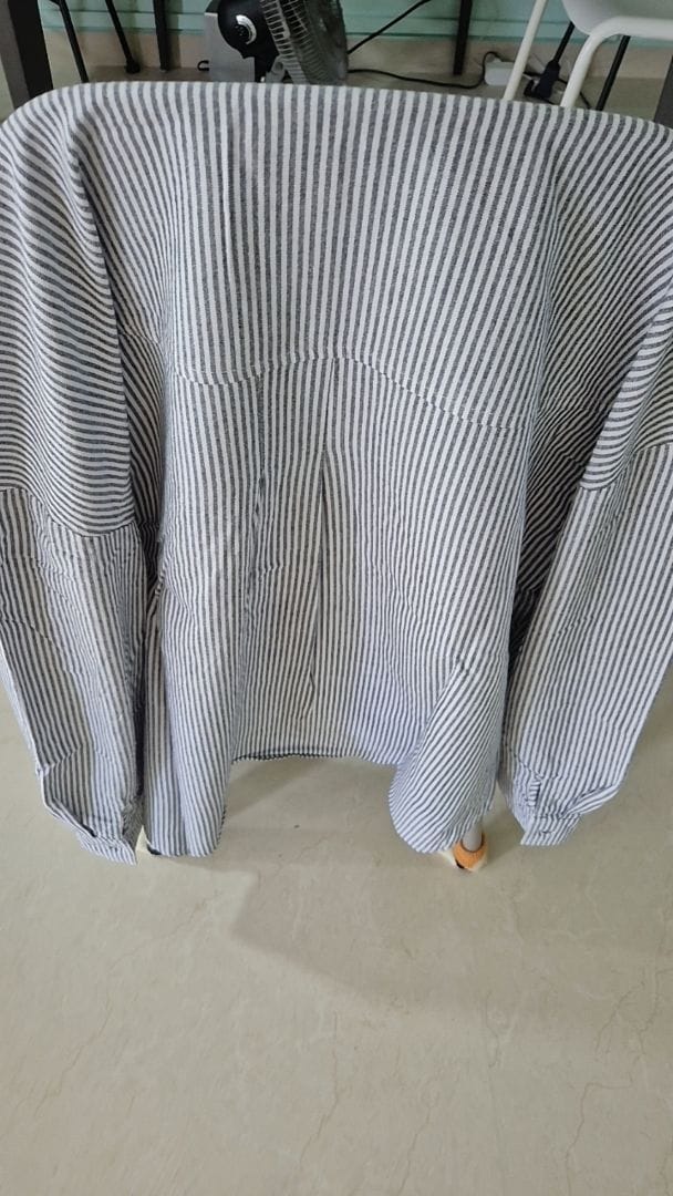 Customer photo review of Unisex Striped Ultra Curved Hem Long Sleeve Relaxed Shirt