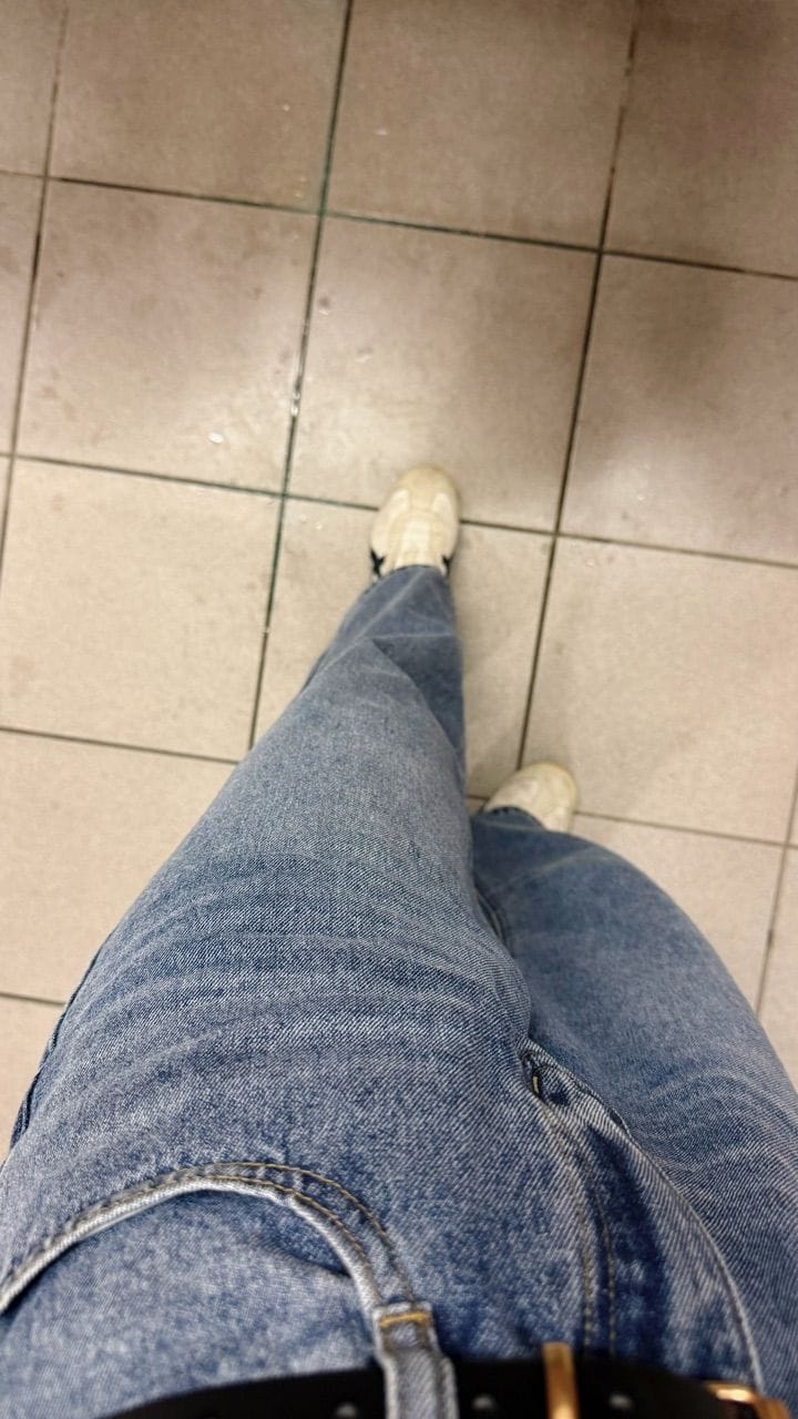 Customer photo review of Wide Leg Mid-Waisted Ankle Length Denim Jeans