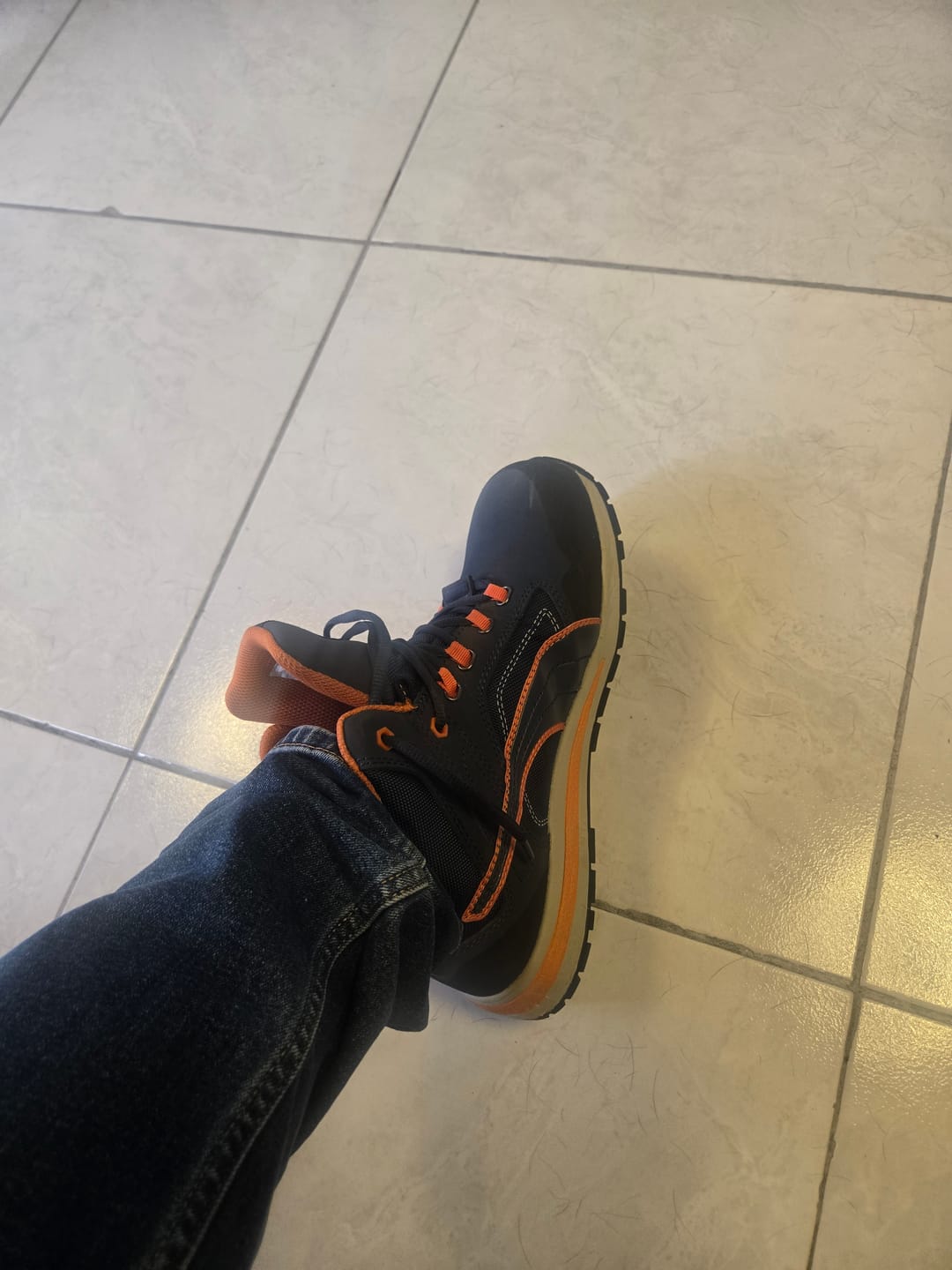 Customer photo review of ZAPATILLA DE SEGURIDAD CROSSTWIST MID
