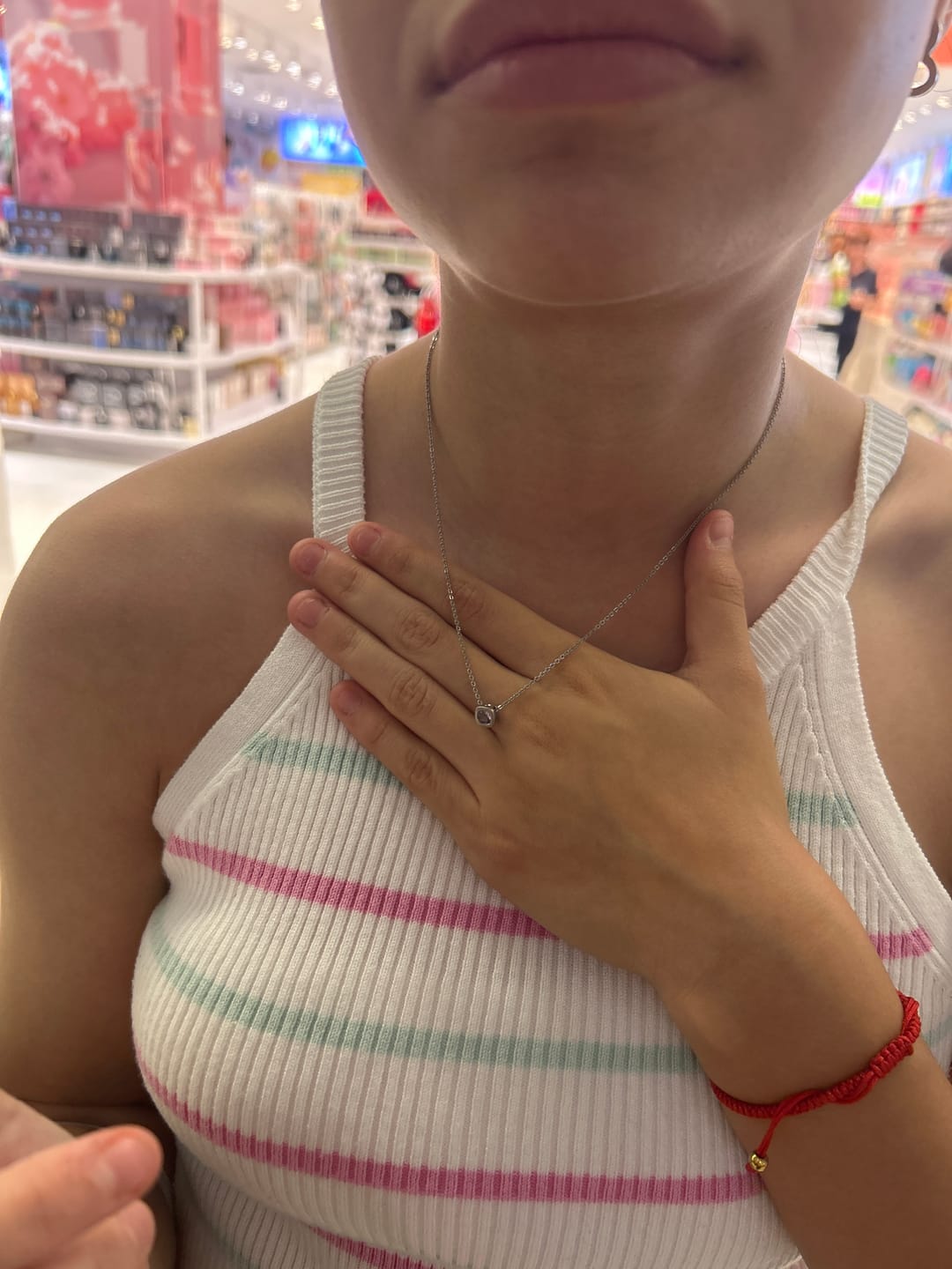 Customer photo review of Collar Birthstone Cuadrado Plateado