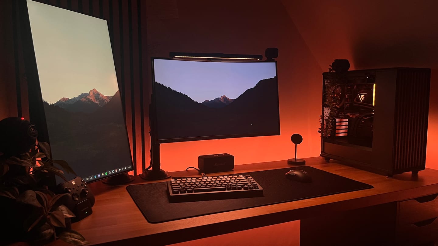 Customer photo review of Japanese Cloud Black | Mousepad