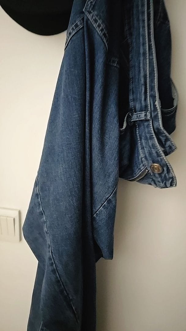 Customer photo review of Wide Leg Mid-Waisted Ankle Length Denim Jeans