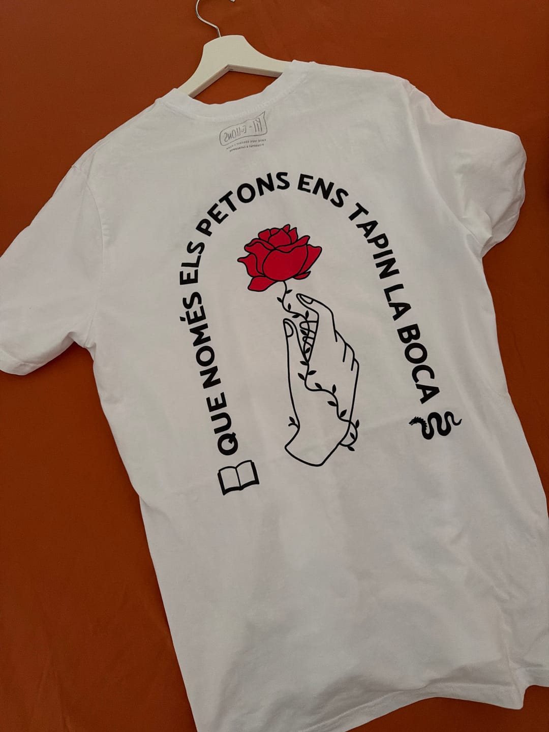 Customer photo review of Que només els petons ens tapin la boca