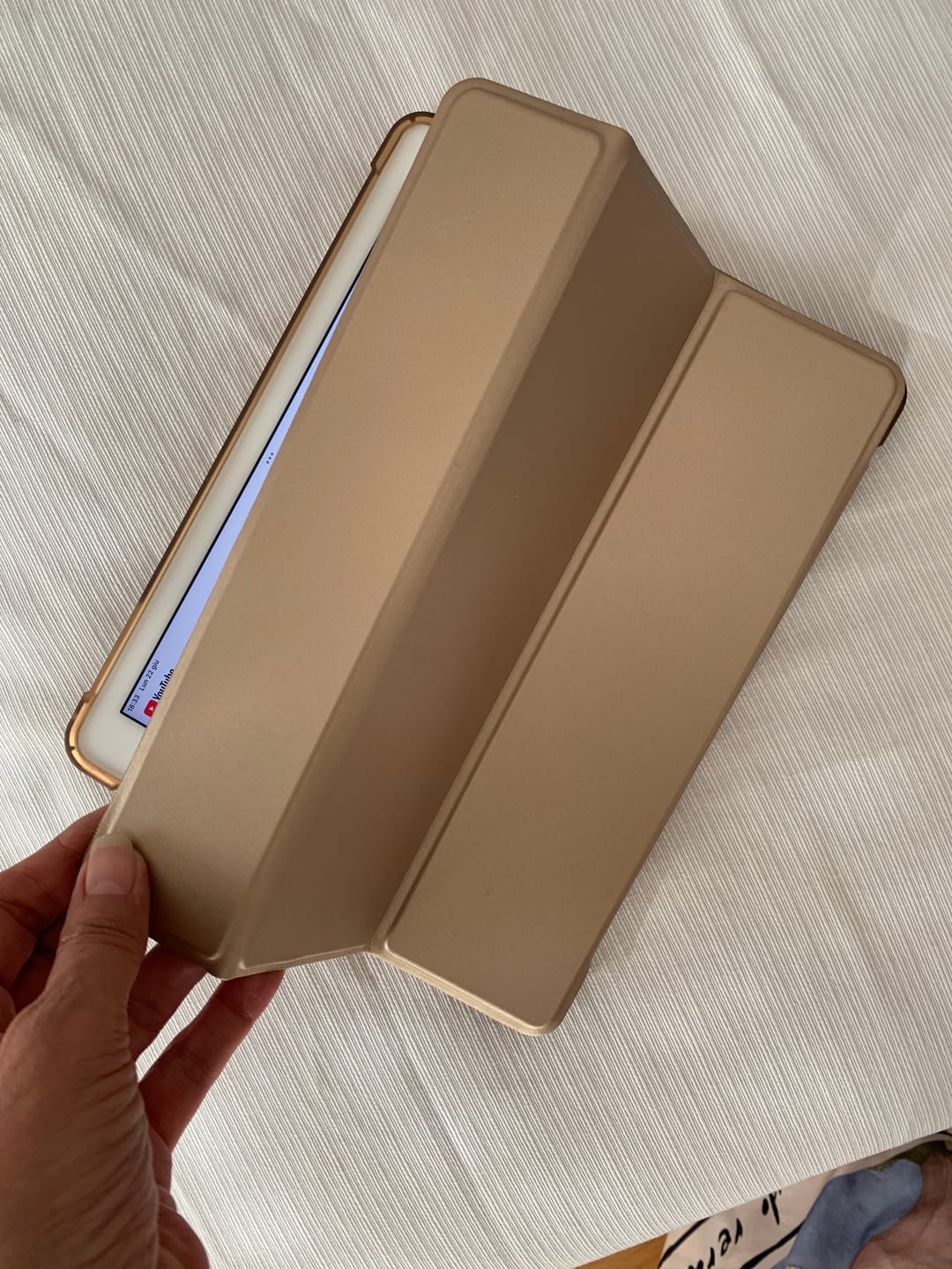 Customer photo review of iPad 9.7 / Air 2 / Air - Tri-fold Smart Leder Case
