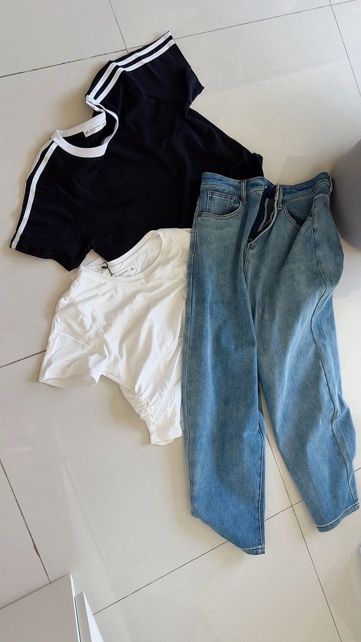 Customer photo review of High Waisted Ankle-Length Mom Denim Jeans
