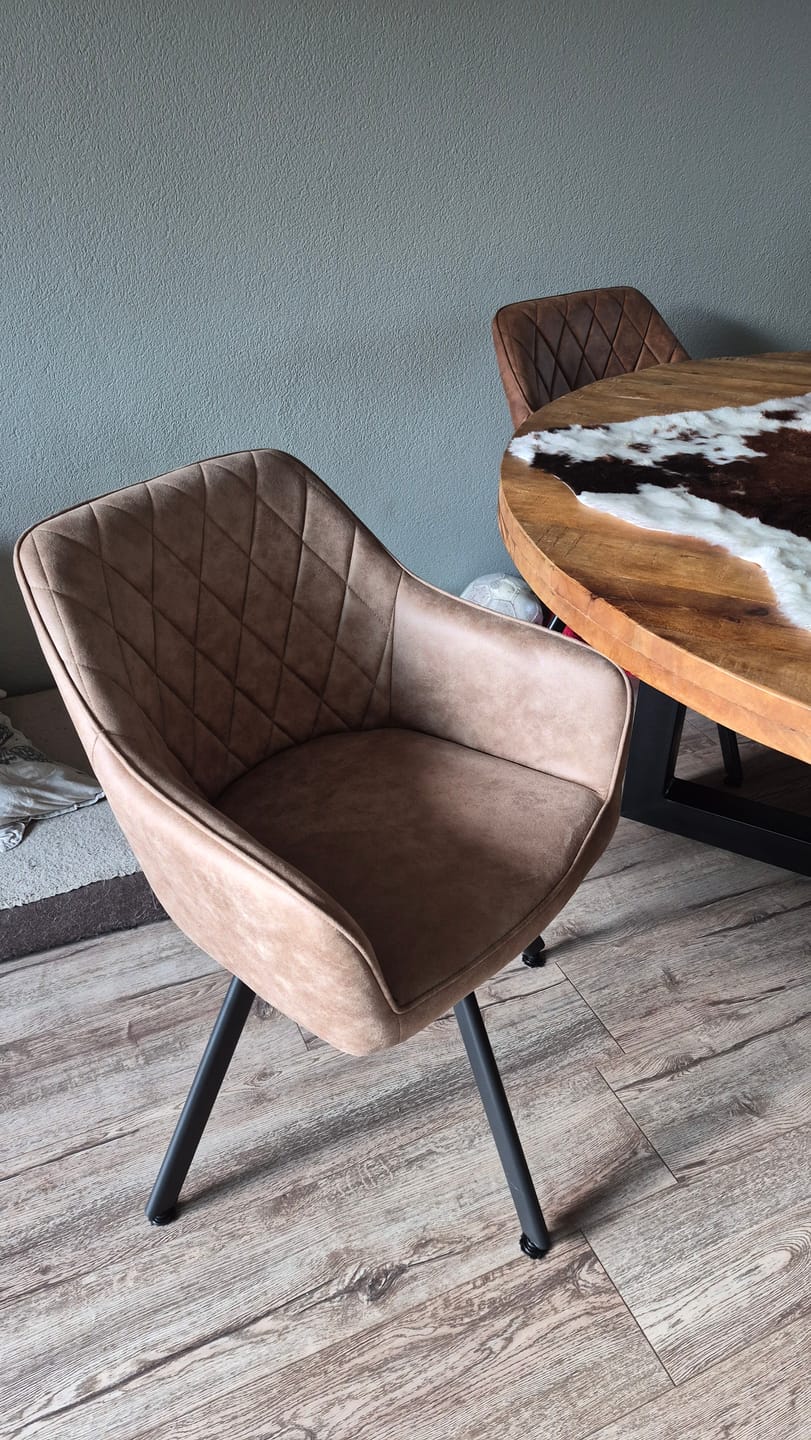 Customer photo review of Brione Draaibare Eetkamerstoel - Taupe