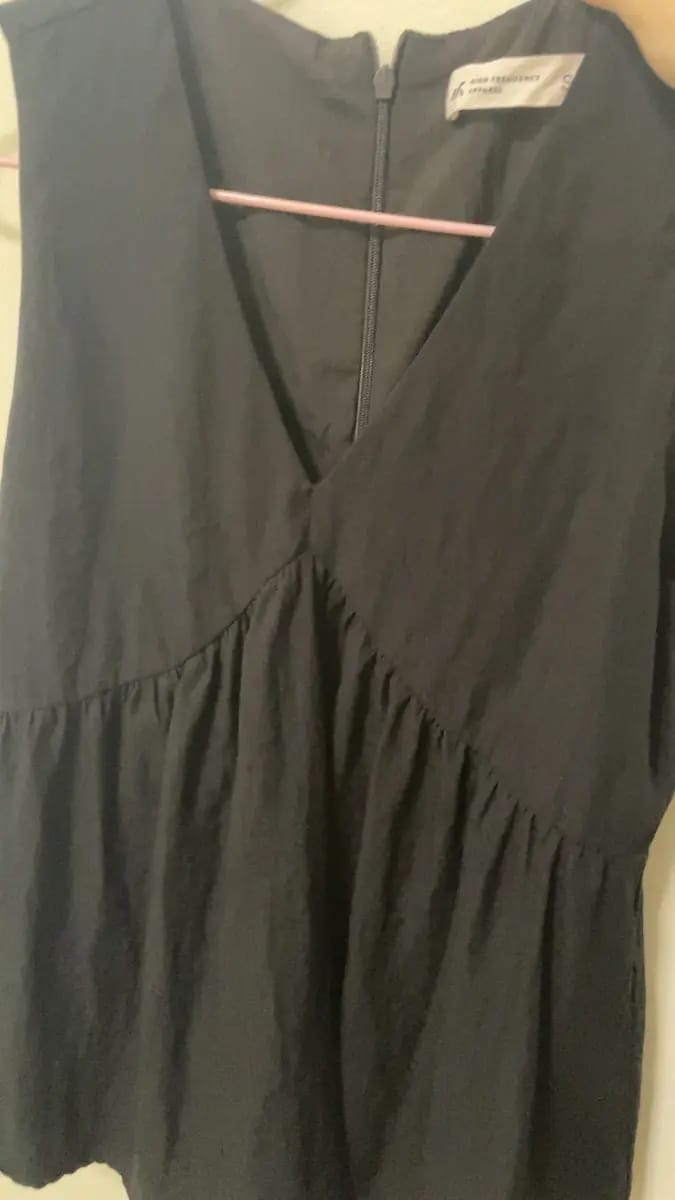 Customer photo review of V-Neck Textured Iron-Free Sleeveless Blouse