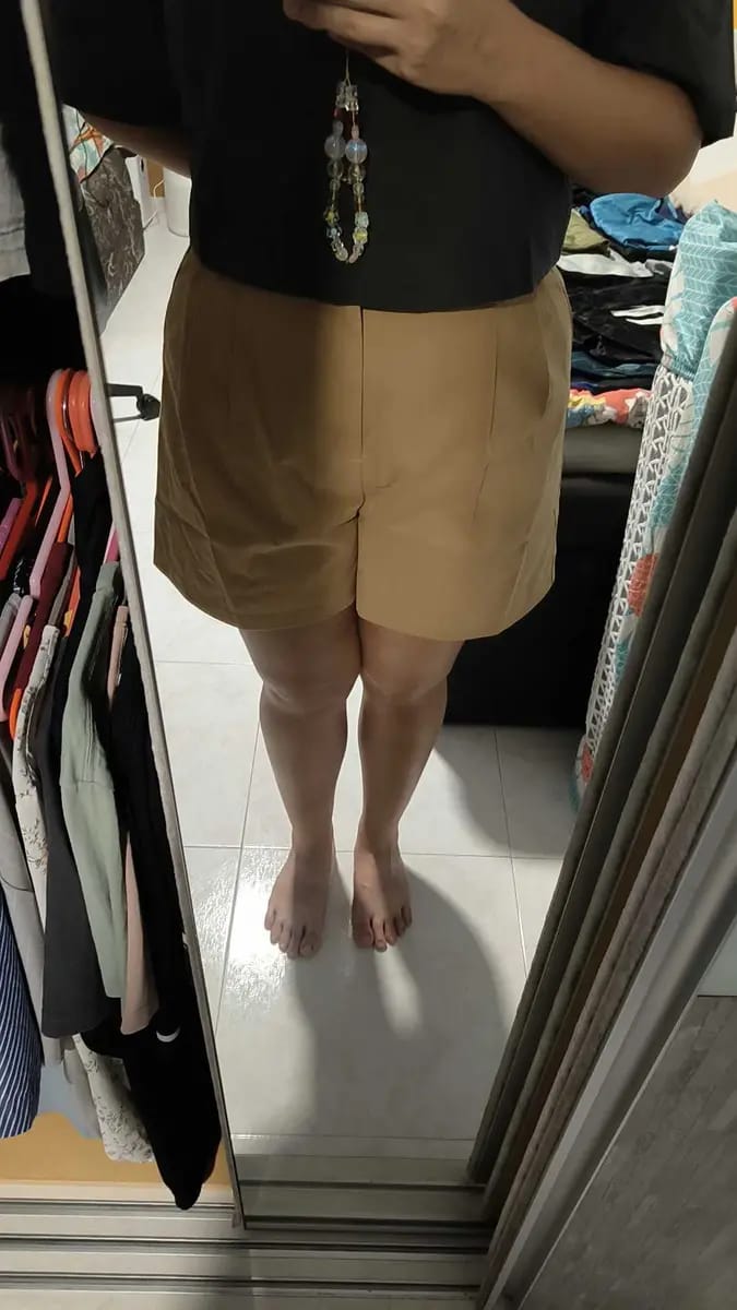 Customer photo review of Relaxed Fit Boxy Crop Shirt