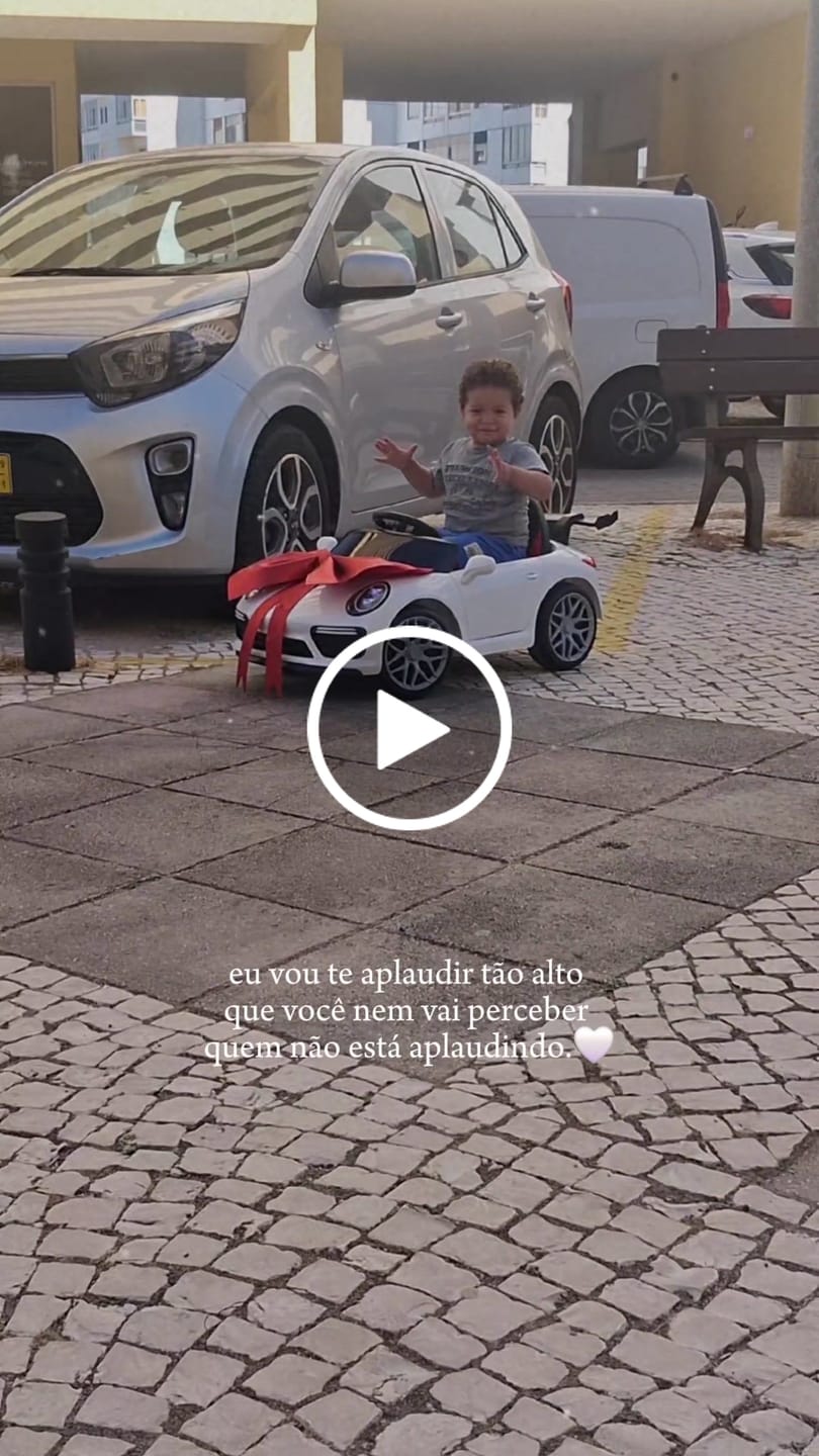 Customer video review of Carro Elétrico para Criança 911 Style Branco 12v c/ RODAS DE BORRACHA & ASSENTO EM PELE