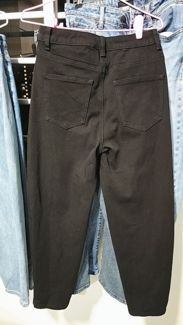 Customer photo review of BW High Waisted Ankle-Length Mom Denim Jeans