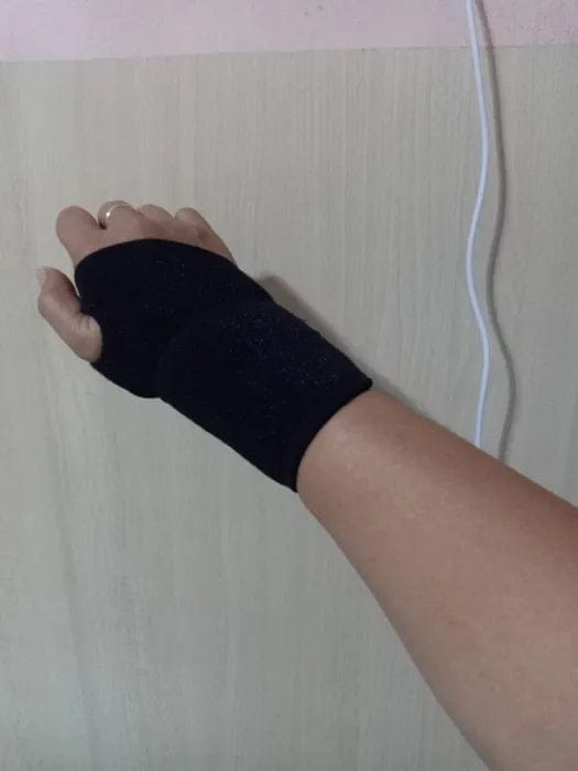 Customer photo review of Carpal Tunnel Wrist Brace
