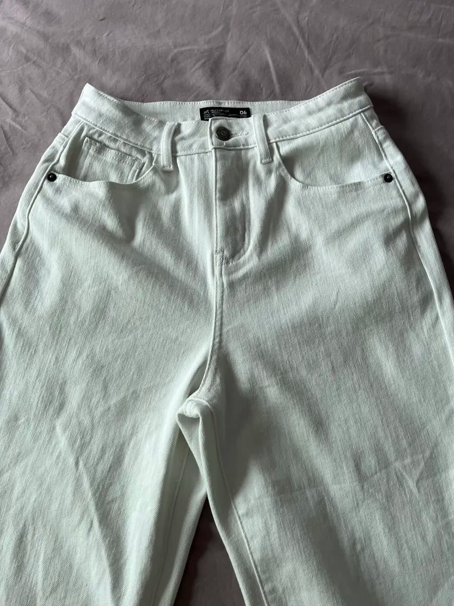 Customer photo review of BW High Waisted Ankle-Length Mom Denim Jeans